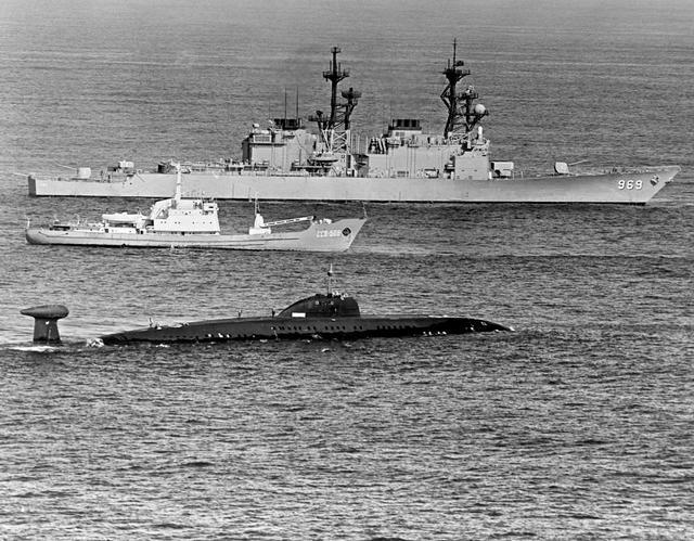 美国防部官员称未发现艾森豪威尔号航母遭袭，美国中央司令部称摧毁胡塞武装多架无人机，具体情况如何？